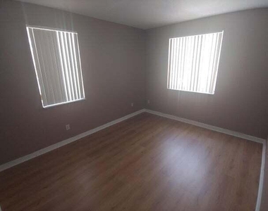 2214 Shoma Drive - Photo Thumbnail 5