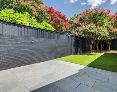 4625 N Versailles Avenue - Photo Thumbnail 12