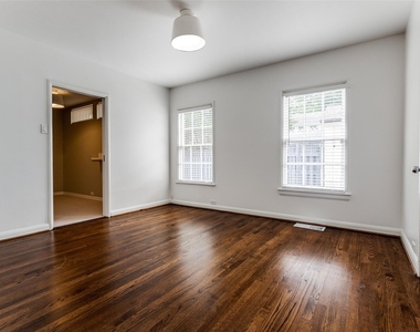 4625 N Versailles Avenue - Photo Thumbnail 11