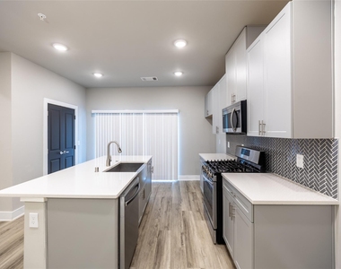 3353 Wynwood Drive - Photo Thumbnail 12