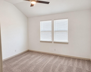 6429 Iron Horse Boulevard - Photo Thumbnail 9