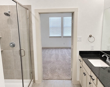 6429 Iron Horse Boulevard - Photo Thumbnail 11