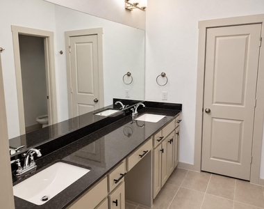 6429 Iron Horse Boulevard - Photo Thumbnail 12