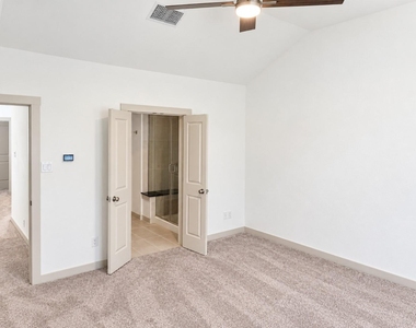 6429 Iron Horse Boulevard - Photo Thumbnail 10