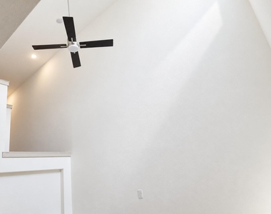 6429 Iron Horse Boulevard - Photo Thumbnail 6