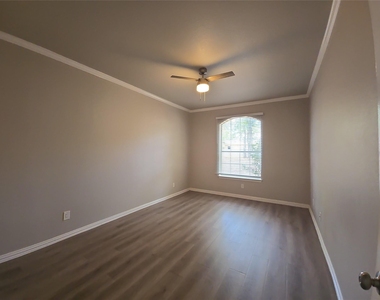 1501 Cedar Elm Drive - Photo Thumbnail 16