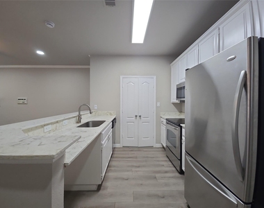 1501 Cedar Elm Drive - Photo Thumbnail 9