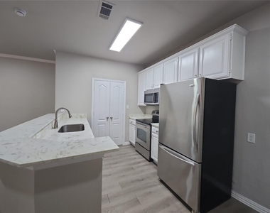 1501 Cedar Elm Drive - Photo Thumbnail 11