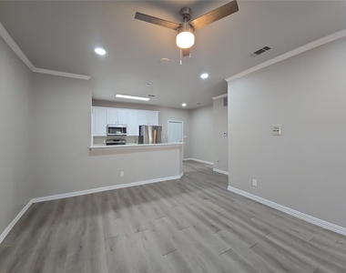 1501 Cedar Elm Drive - Photo Thumbnail 8