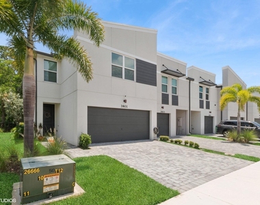 3901 Se Mentmore Lane - Photo Thumbnail 2