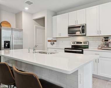 3901 Se Mentmore Lane - Photo Thumbnail 7