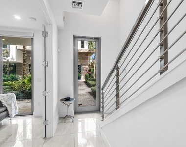 4053 Nw 17th Way - Photo Thumbnail 4