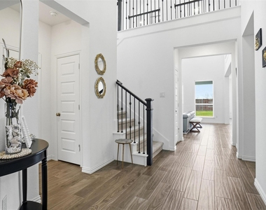 2073 Cloverfern Way - Photo Thumbnail 5