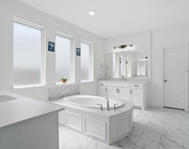 2073 Cloverfern Way - Photo Thumbnail 18