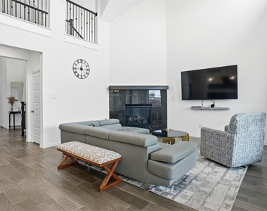 2073 Cloverfern Way - Photo Thumbnail 14