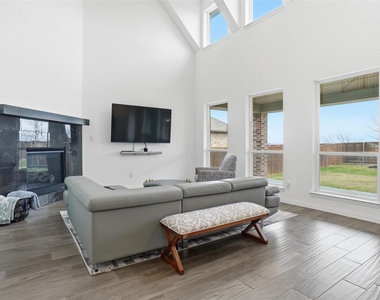 2073 Cloverfern Way - Photo Thumbnail 13
