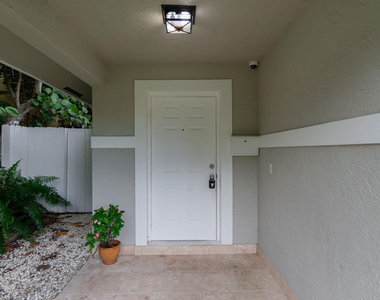 622 Lytle Street - Photo Thumbnail 3