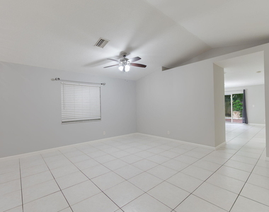622 Lytle Street - Photo Thumbnail 5