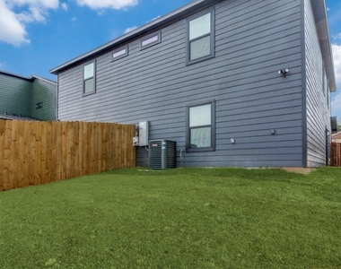 8004 Julie Avenue - Photo Thumbnail 11
