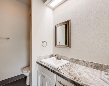 510 Norwood Place - Photo Thumbnail 11