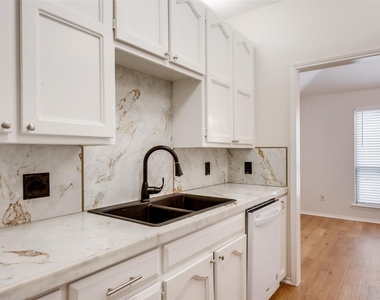 510 Norwood Place - Photo Thumbnail 5