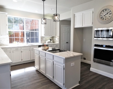 7904 Kettlewood Court - Photo Thumbnail 16