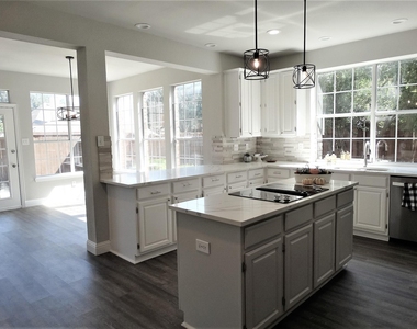 7904 Kettlewood Court - Photo Thumbnail 14