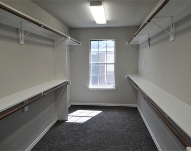 7904 Kettlewood Court - Photo Thumbnail 29