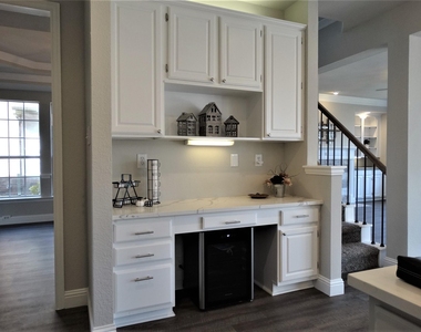7904 Kettlewood Court - Photo Thumbnail 18