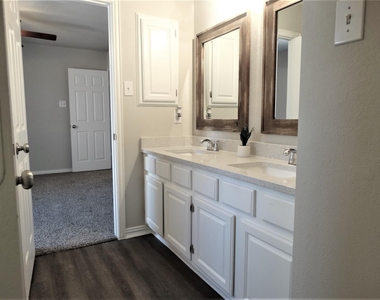 7904 Kettlewood Court - Photo Thumbnail 30