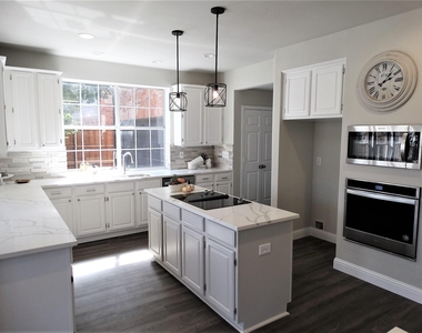 7904 Kettlewood Court - Photo Thumbnail 9