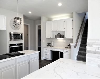 7904 Kettlewood Court - Photo Thumbnail 11