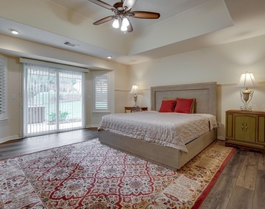 9600 Colbert Cove - Photo Thumbnail 14