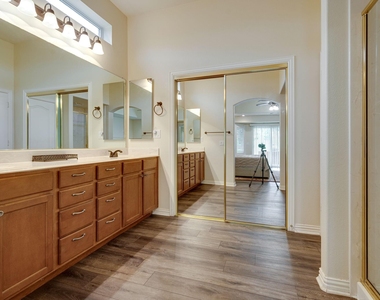 9600 Colbert Cove - Photo Thumbnail 16
