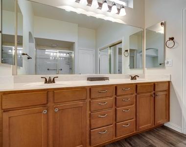9600 Colbert Cove - Photo Thumbnail 17