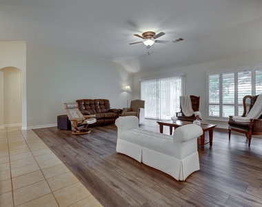 9600 Colbert Cove - Photo Thumbnail 6