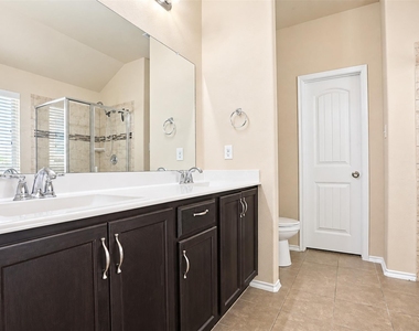 1213 Lambert Drive - Photo Thumbnail 7