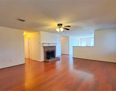 7536 Almondale Drive - Photo Thumbnail 5