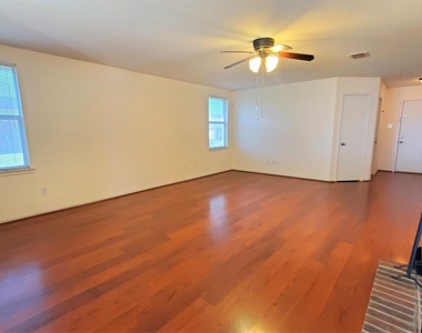 7536 Almondale Drive - Photo Thumbnail 4