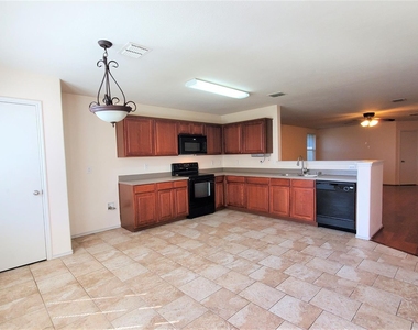 7536 Almondale Drive - Photo Thumbnail 7