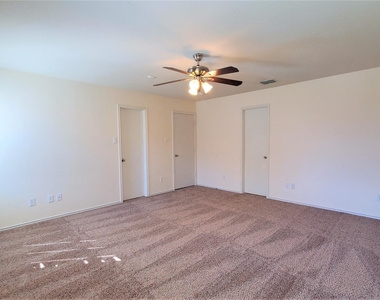 7536 Almondale Drive - Photo Thumbnail 9