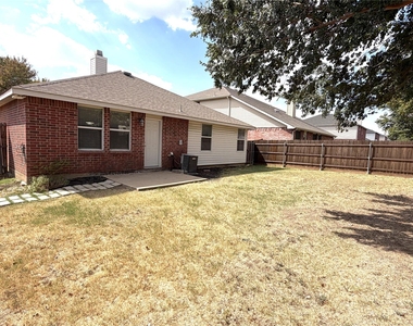 7536 Almondale Drive - Photo Thumbnail 16