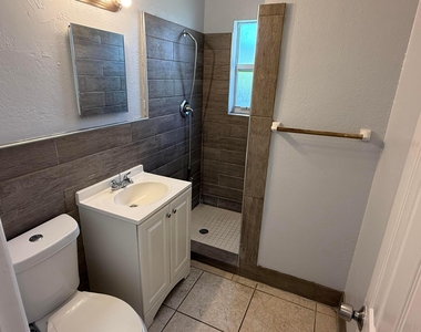 3300 Broadway Avenue - Photo Thumbnail 4