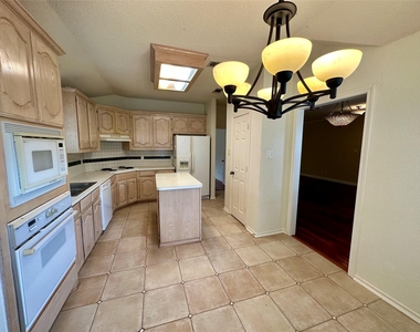 7109 Stoddard Lane - Photo Thumbnail 11