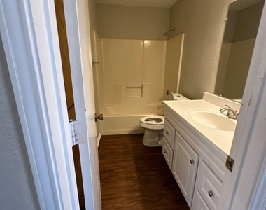 441 Signal Hill Court N - Photo Thumbnail 4