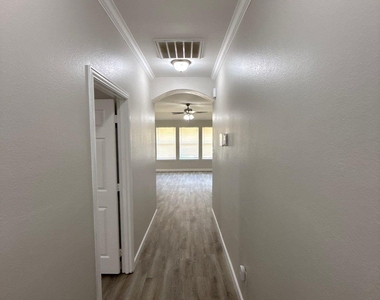 7214 Sierra Way - Photo Thumbnail 4