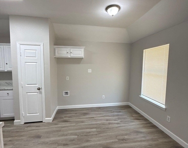 7214 Sierra Way - Photo Thumbnail 13