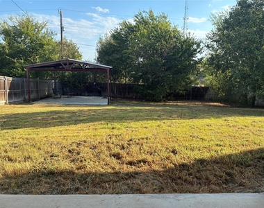 325 Hillcroft Road - Photo Thumbnail 5