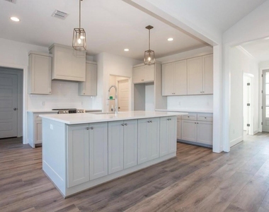 325 Hillcroft Road - Photo Thumbnail 2
