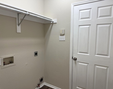 3204 Windridge Lane - Photo Thumbnail 4